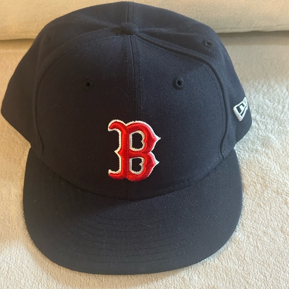 🆕 New Era Boston Red Sox Navy Blue Cap with Red B Logo - 7 3/8